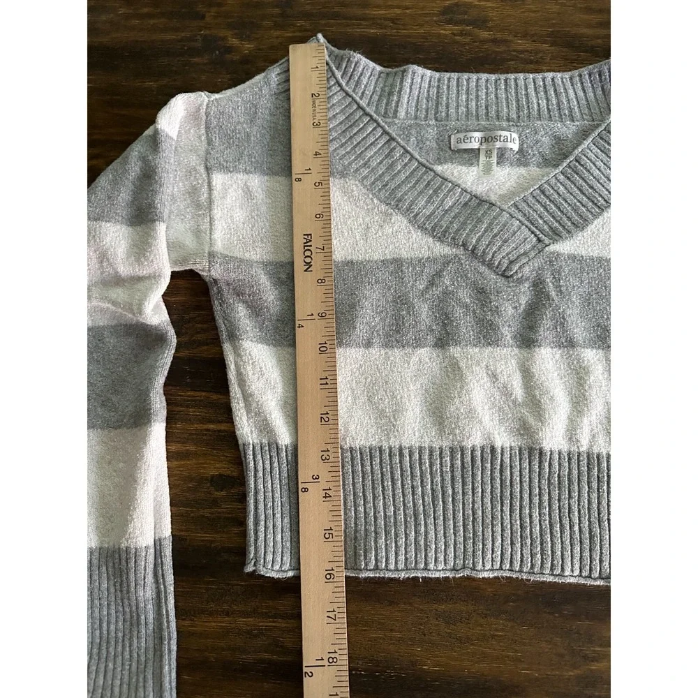 Aeropostale Sweater Womens XSmall Gray White Stripped V-Neck‎ Pullover Cropped